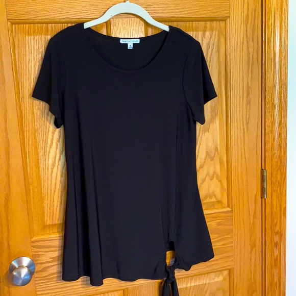 Notations Tops - Notations - All around cute black short sleeve top with tie front accent